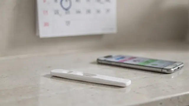 Schwangerschaftstest, Kalender und Zyklus-App zum Thema langer Zyklus testen
